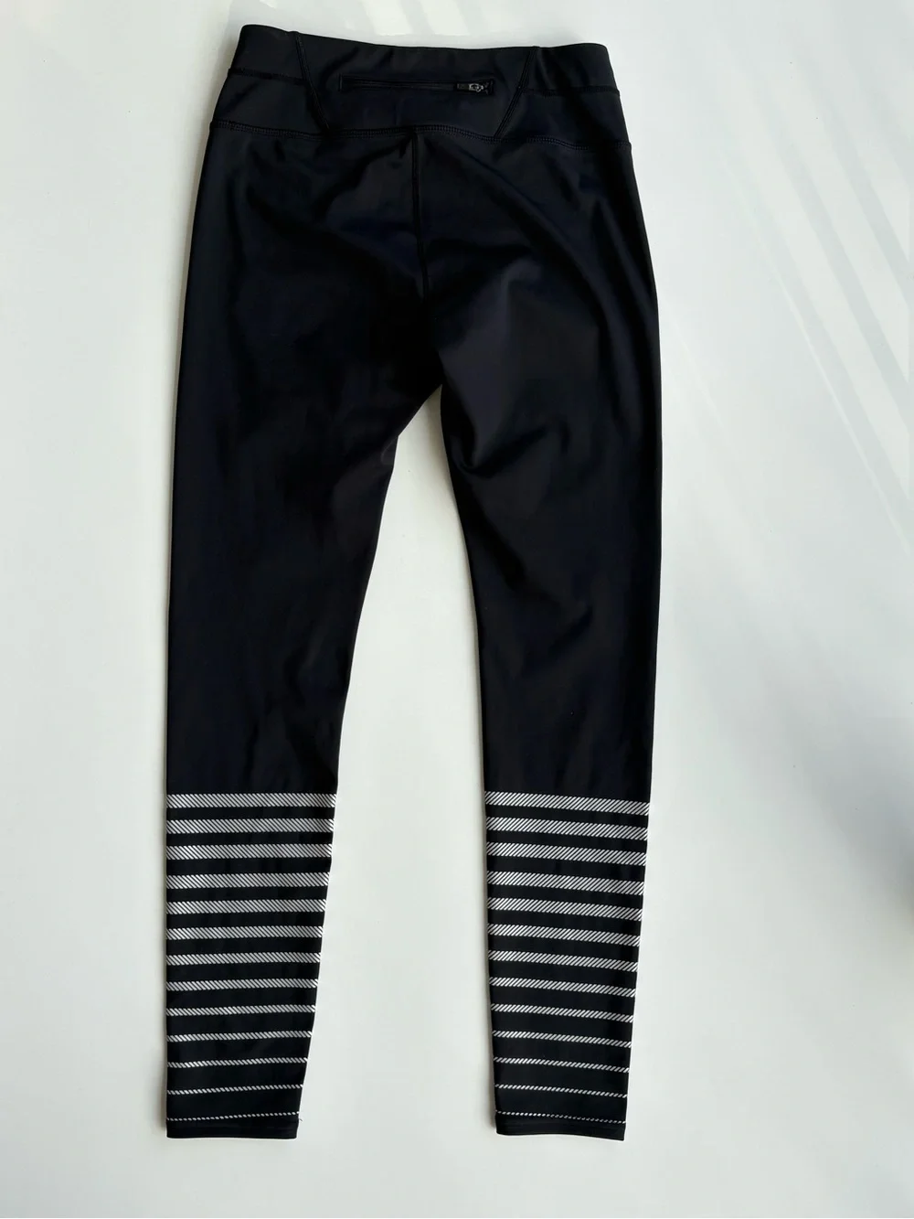 Athleta Black Full Length Silver Shine Strip Leggings. Women’s Size Small